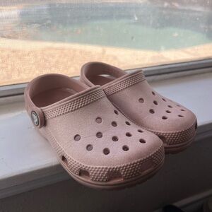 Girl’s Classic Shimmer Clog Pink 9C